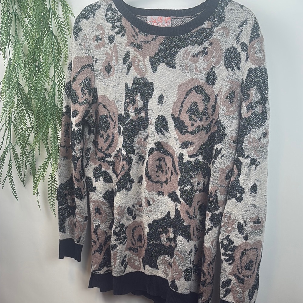Black and Gray Crew Neck Sweater with Abstract Pattern. ( ref T398)